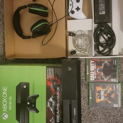 Xbox One 500 G/b  With Headphones,  2 Games  And Hdmi Cable. 