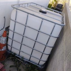 275 Gal Gallon Water Tank 