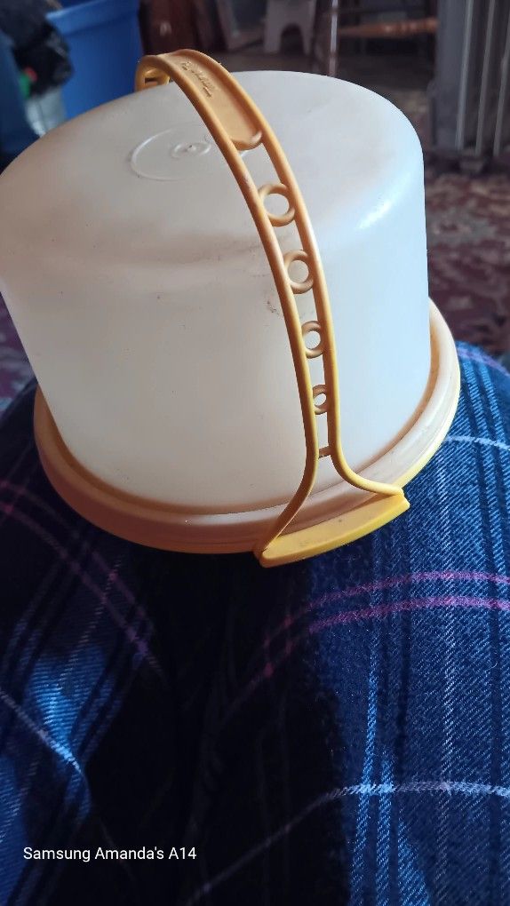 Tupperware Toys Cake Holder
