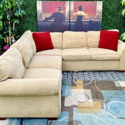 (Free Delivery 🚚🚛) 2 Piece FlexSteel Dark Beige Sectional Couch  🛋️