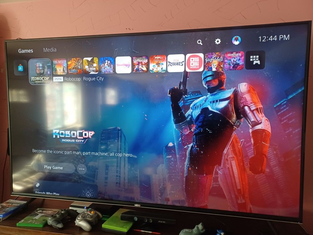 70" VIZIO 4K MONITOR WITH REMOTE AND HDMI PORTS $600 FINAL PRICE