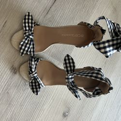 BCBG Picnic Tie Heels 6.5/37