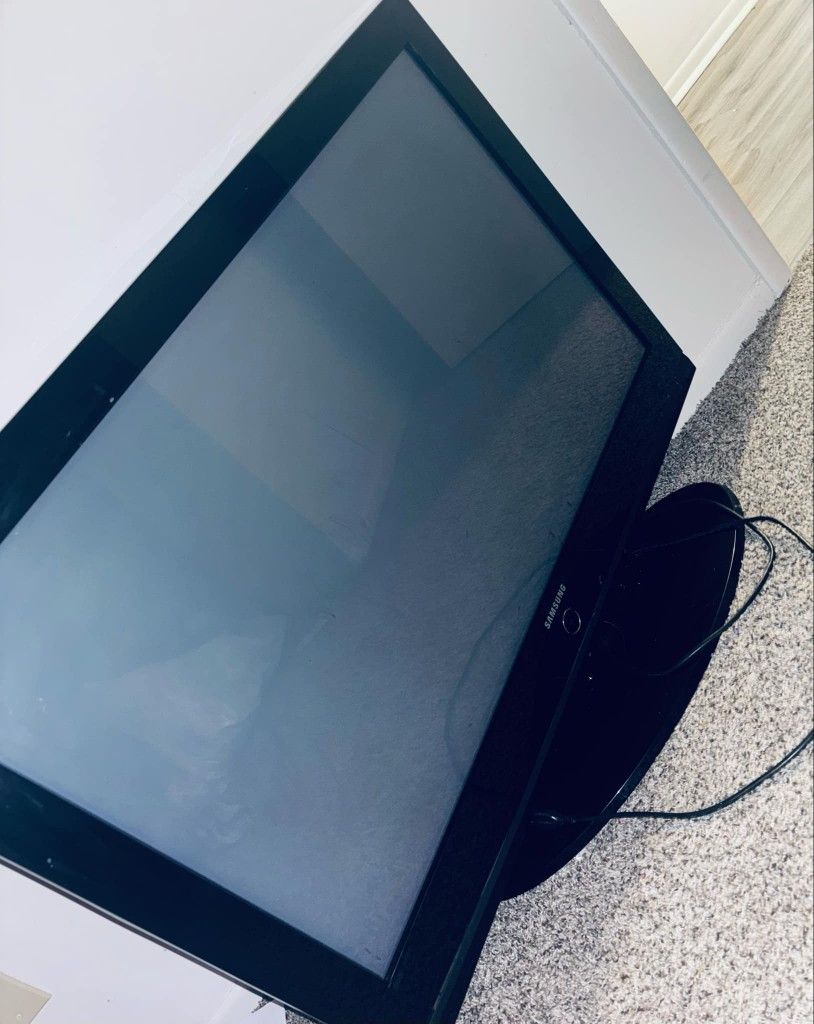 45in Samsung swivel Flat screen Tv