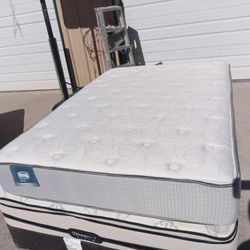 Simmons Full Size Mattress And Box Spring 
