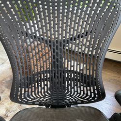 Herman Miller Mirra Office Chair – Excellent Condition