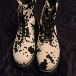 QUPID Women's Daisy Cow Print Combat Boots 