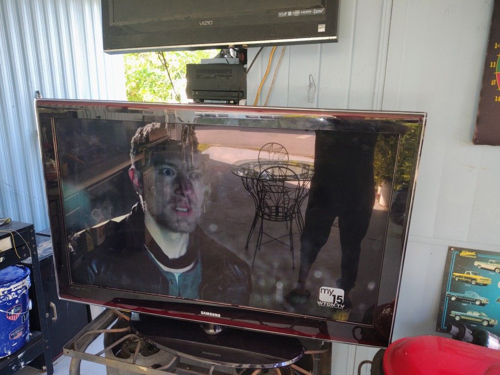 Samsung TV  35.00 With Remote