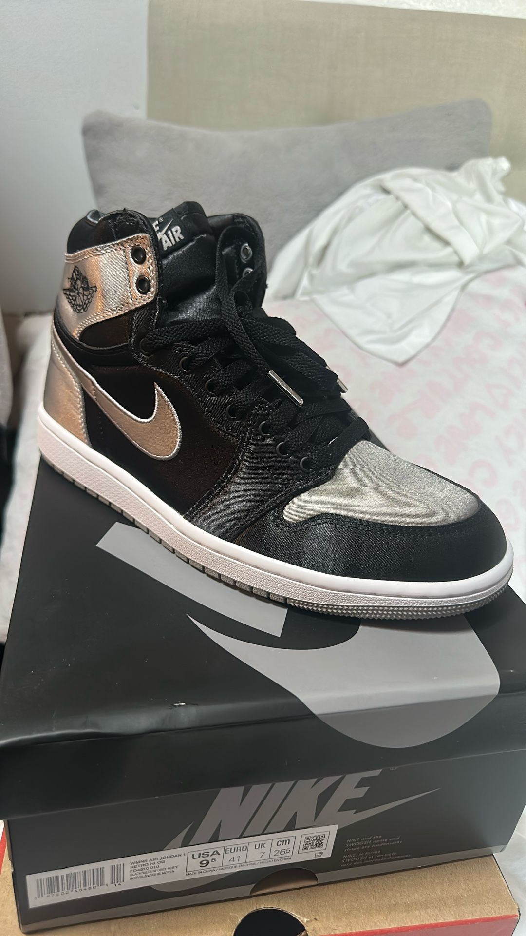Air Jordan 1 Satin