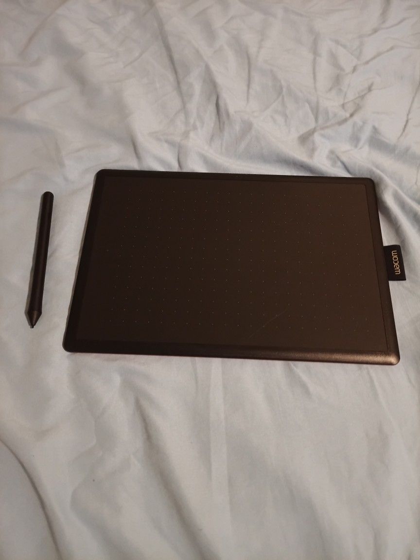 One by Wacom Medium Drawing Tablet with Pen
