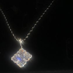 18 k Gold-plated baguette Clover Pendant 