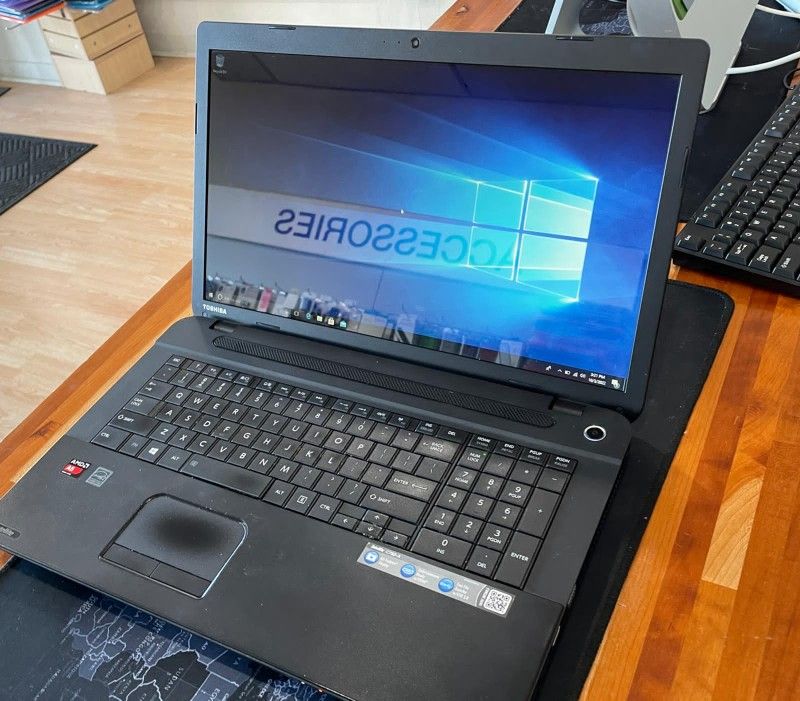 TOSHIBA Satellite C75D-A 17.3” AMD A6-5200 8GB RAM 128GB SSD -Windows 10!!!!