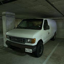 URGENT SELL , $2000, 2007 Ford E150 Super Duty Cargo • Commercial Van 3D