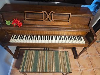 Story & Clark piano