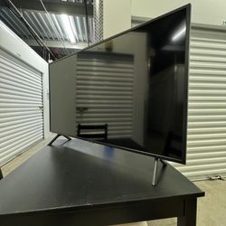 Black Samsung 43-inch SMART-TV