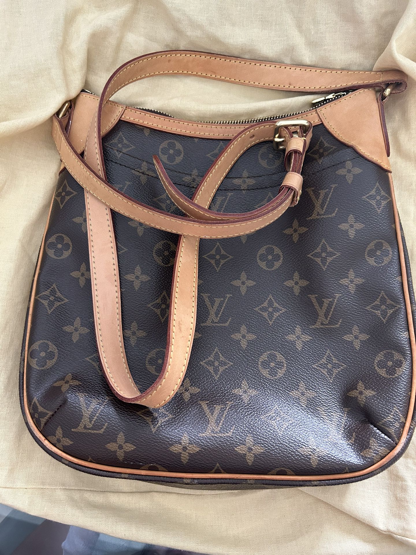 2 LOUIS VUITTON ACCESSORY GIFT BOX AND BAG for Sale in Winter Springs, FL -  OfferUp