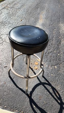 4 Round Bar Stools with Metal Frame