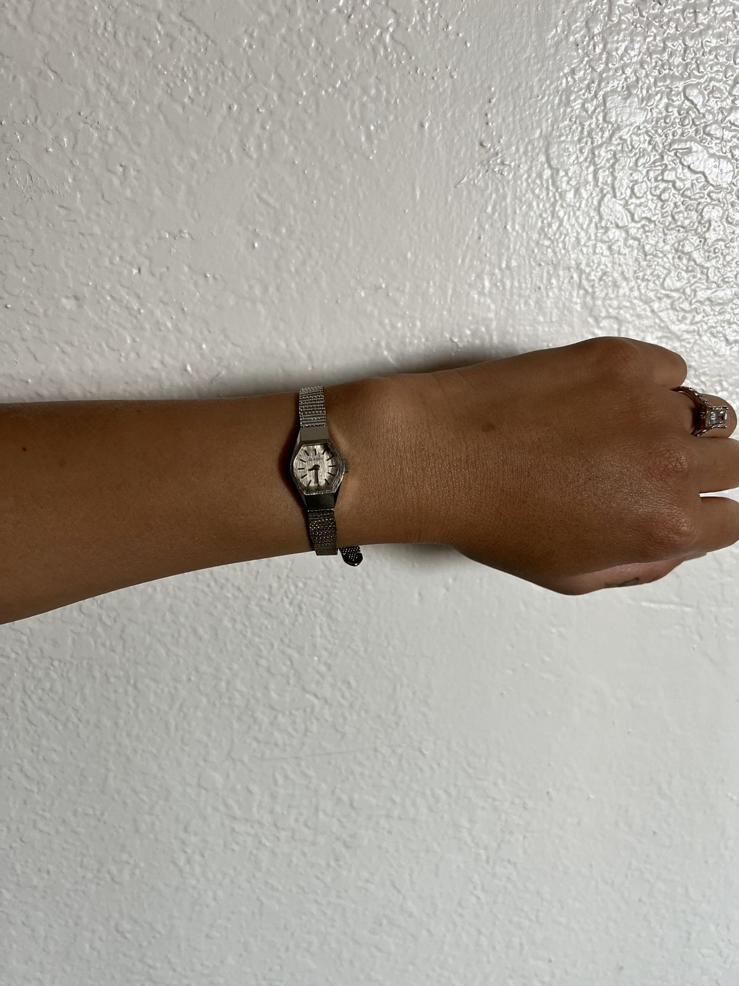 Vintage Bulova Watch Women’s Ladies Silver Mesh Buckle Band 1977 Manual Wind 6"