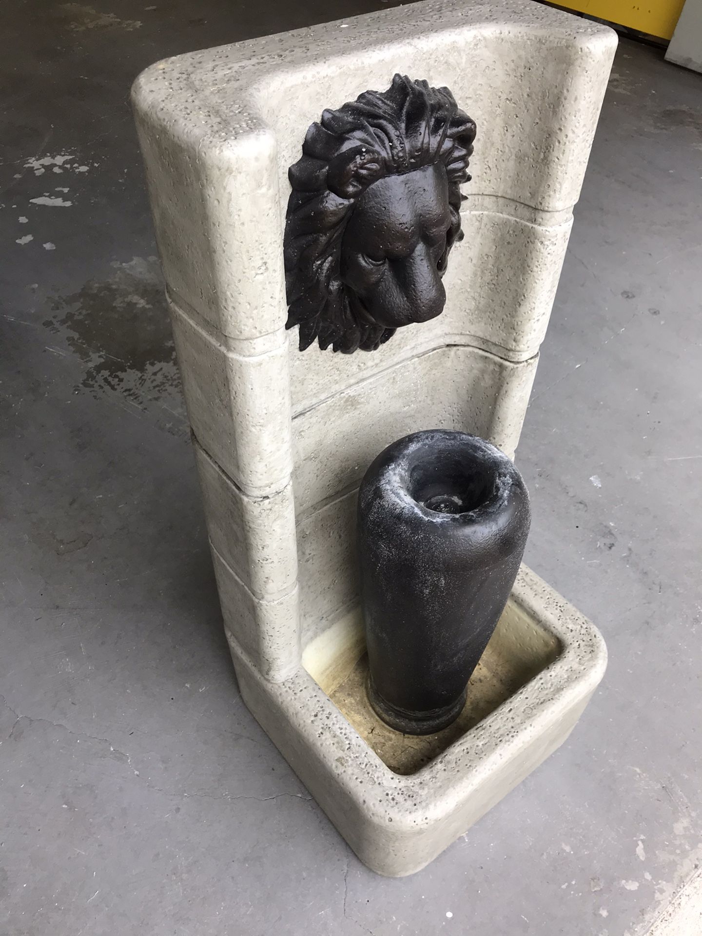 Water Fountain Lion Head Water Fall LED