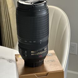Nikkor Zoom Lens 70-300 F/4.5-5.6G ED IF AF-S  VR