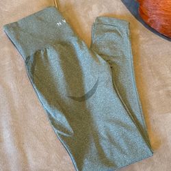 NVGTN Leggings Size Medium