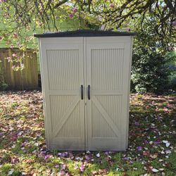 Rubbermaid Outdoor Shed