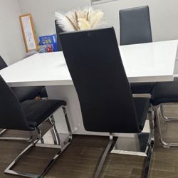 HIGH GLOSS WHITE DINING TABLE 🤍🤍🤍