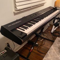 Roland RD-300sx Keyboard Piano & Stand
