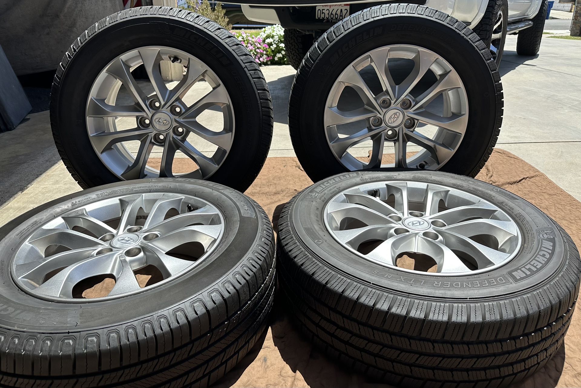 17" kia / hyundai wheels for SUV MICHELIN TIRES
