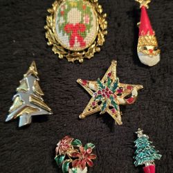 Vtg. Christmas Broochs/ Pins Lot If 6 Star, Santa,  Poinsetta Plant, Needle Point Wreath 2 Trees One Signed By LC Lauren Conrad 