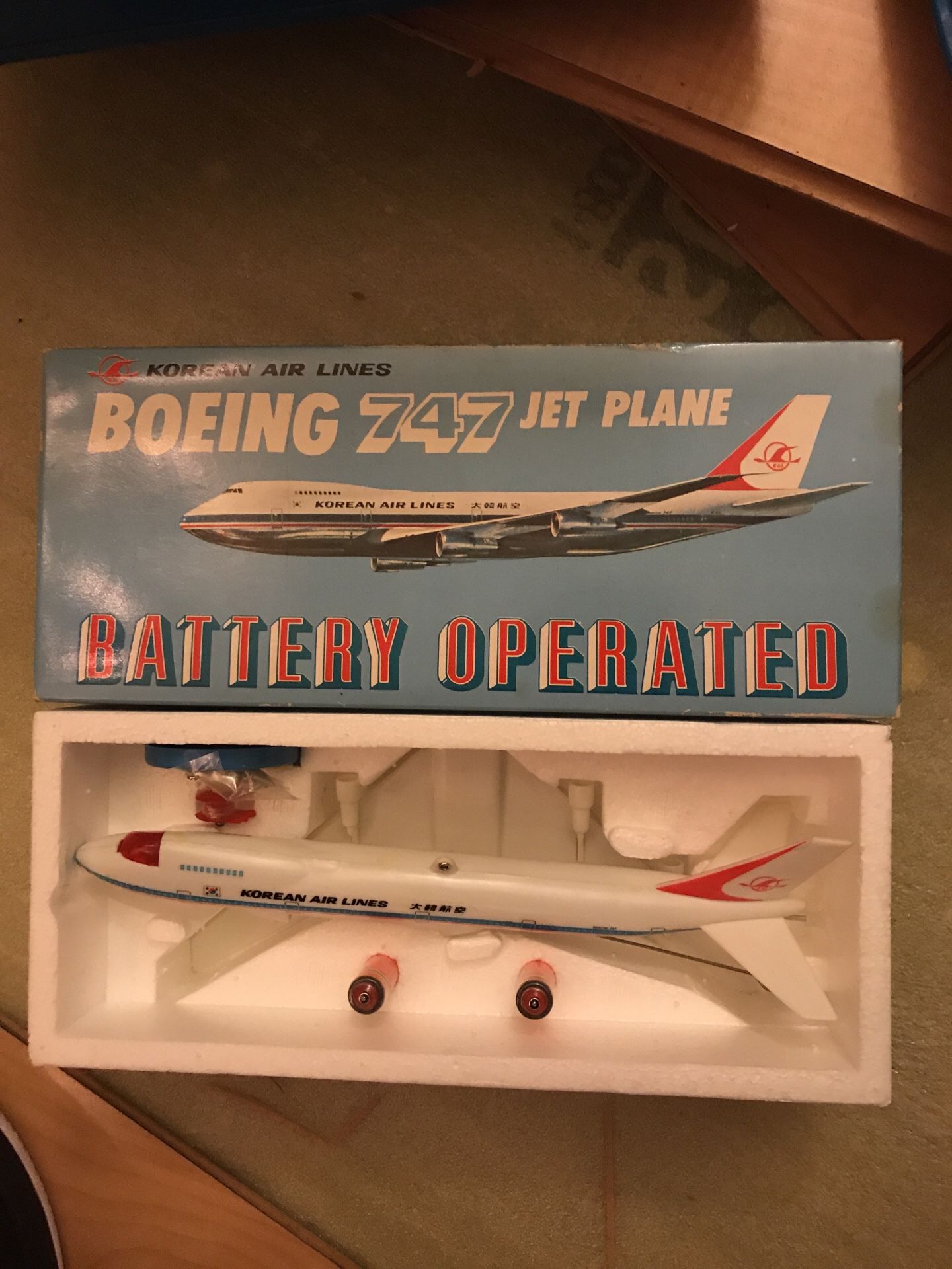 Boeing 747 batterie operated collectible toy korean airlines