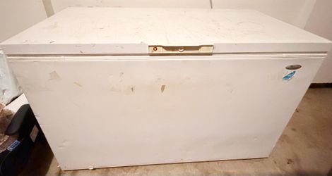 Whirlpool 18.5 Cu. Ft. Chest commercial Freezer Model EH185FXTQ Works Great Extra Large Capacity