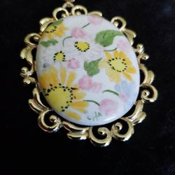 Lovely Floral Necklace/Brooch 