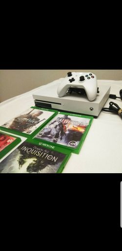 XBOX ONE S 1TB (1000GB) 4K 3 FREE GAMES