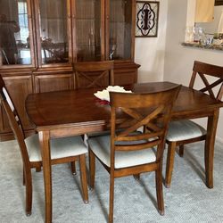 Beautiful Dining Room Table ( Table Only No Chairs )