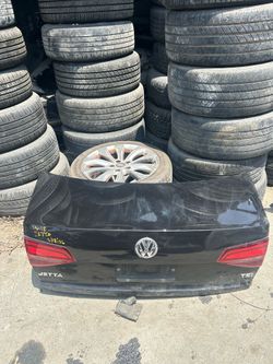 2015-2018 Volkswagen Jetta trunk with Camara