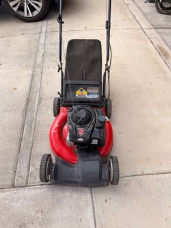 YARD MACHINES LAWNMOWER