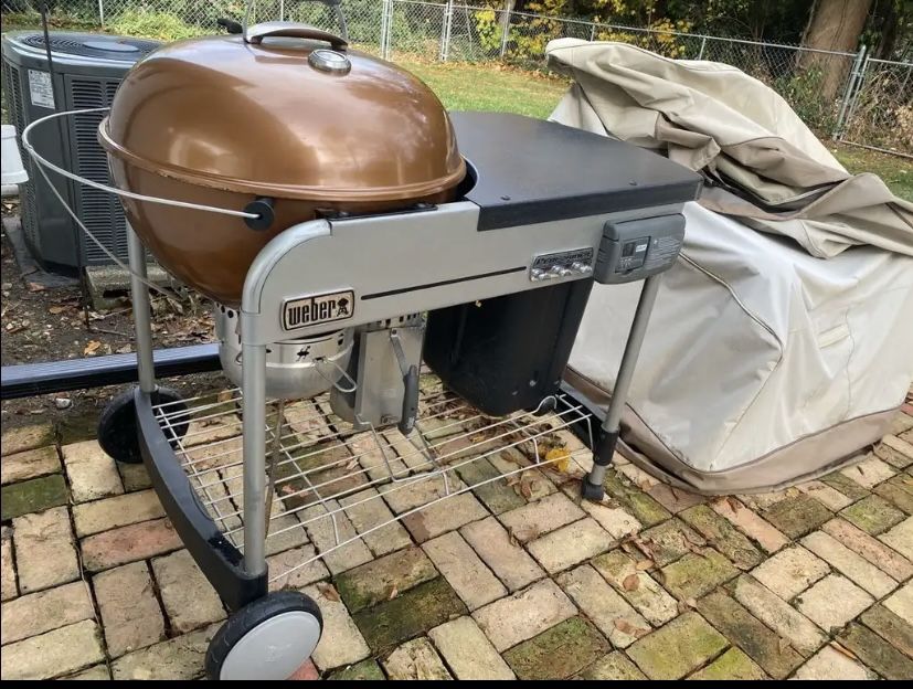 Weber Deluxe Charcoal Grill