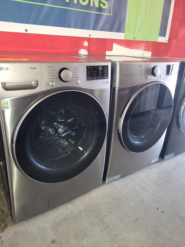 LG Set Front Load Graphite Steel Washer 4.5 CU. FT.