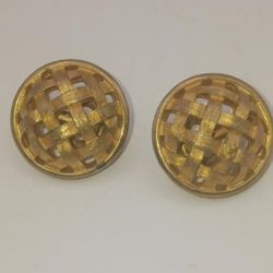 Vintage Signed Crown Trifari Gold Tone Round Basket weave Clip on Earrings