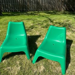 2 green plastic lawn, pool, patio, outdoor lounge chairs