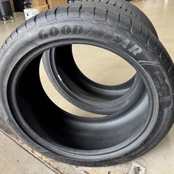 2x 265/40/19 Goodyear eagle f1 tires