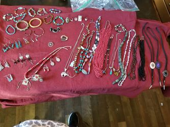 Assorted jewelry