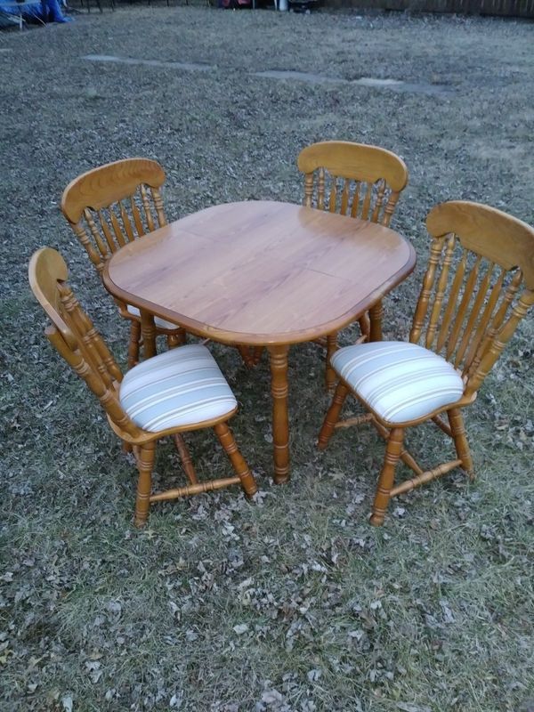 48 X 48 Dining Table With 2 14 Leavez 6 Chairs Too It S