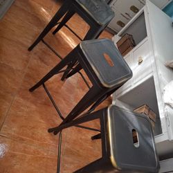 CUTE BAR STOOLS AT PICKY PINCHERS 801 TURNER ST CLEARWATER OPEN 12-6 FREE DELIVERY