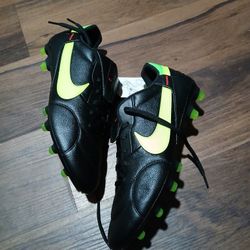 Nike Premier Size 9 $90