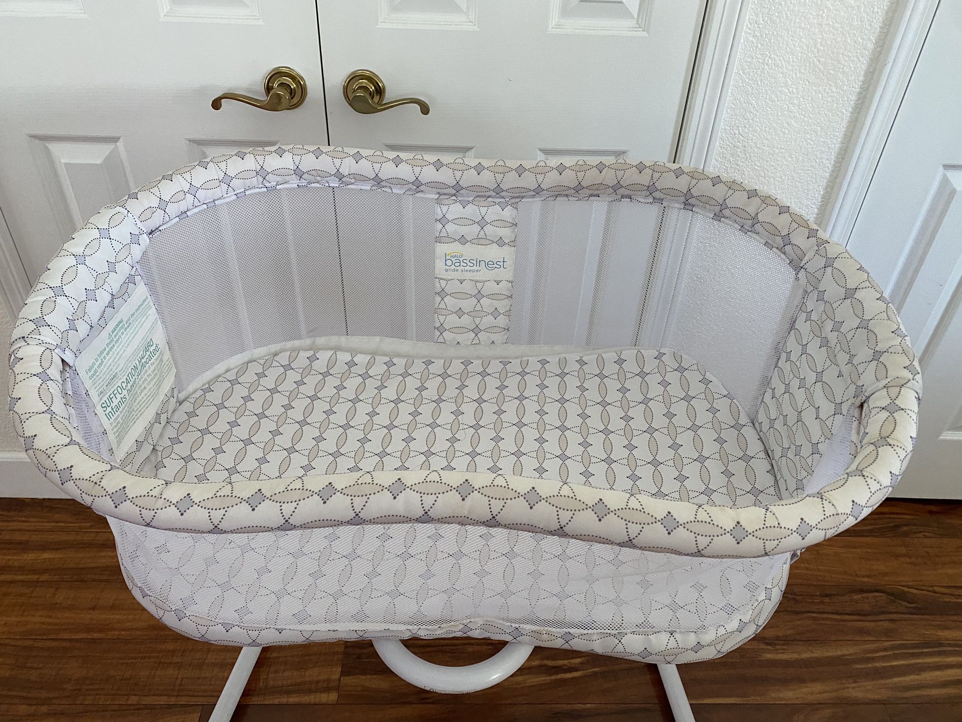 Baby Bassinet With Free Nursing Pillow