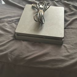 PS4 Slim 