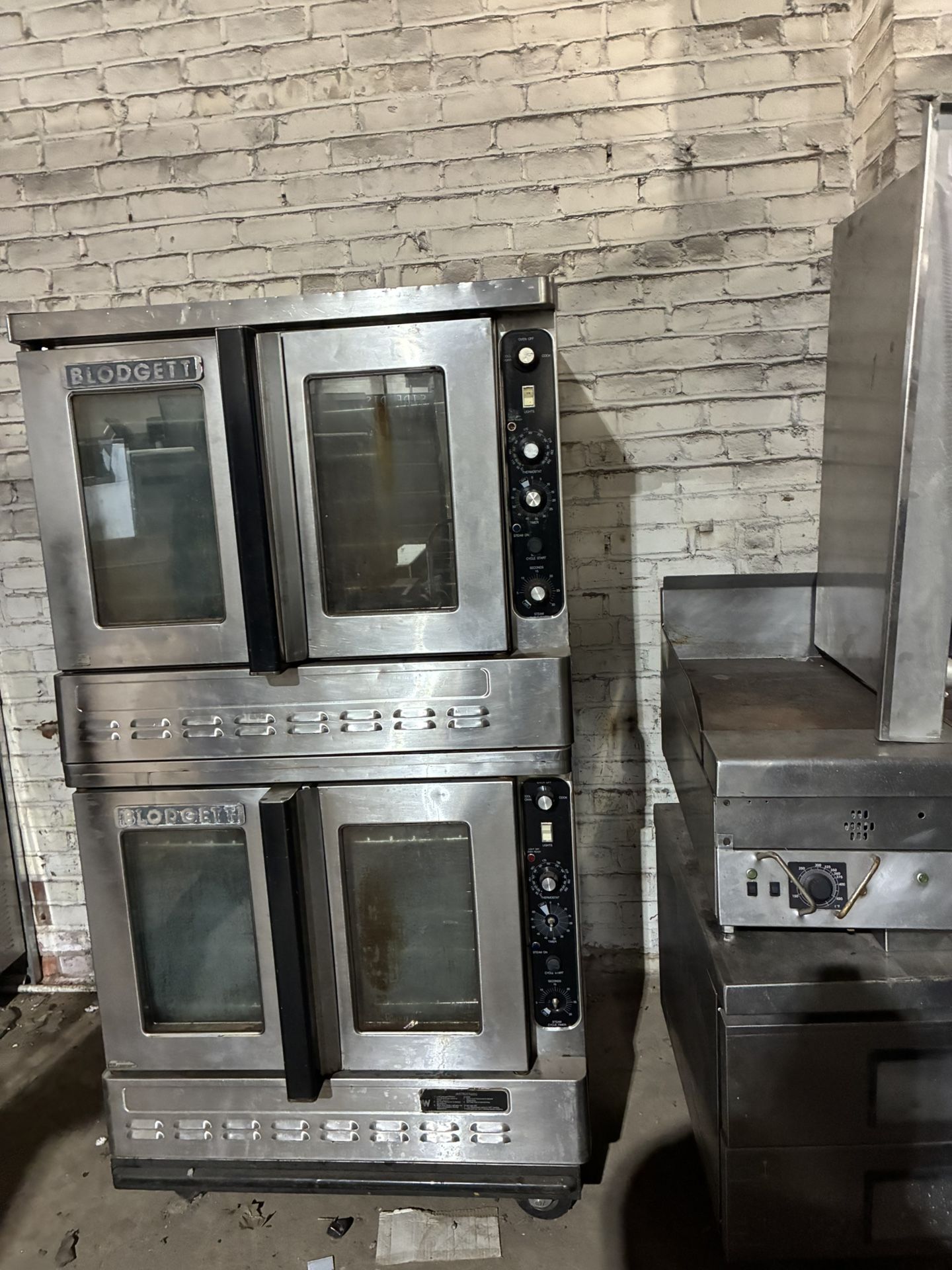Double convection oven