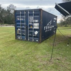 STORAGE CONTAINERS 