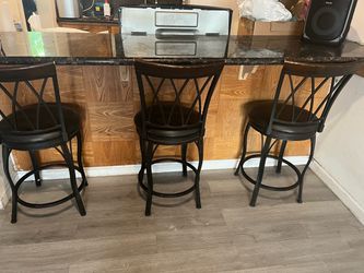 3 bar stools